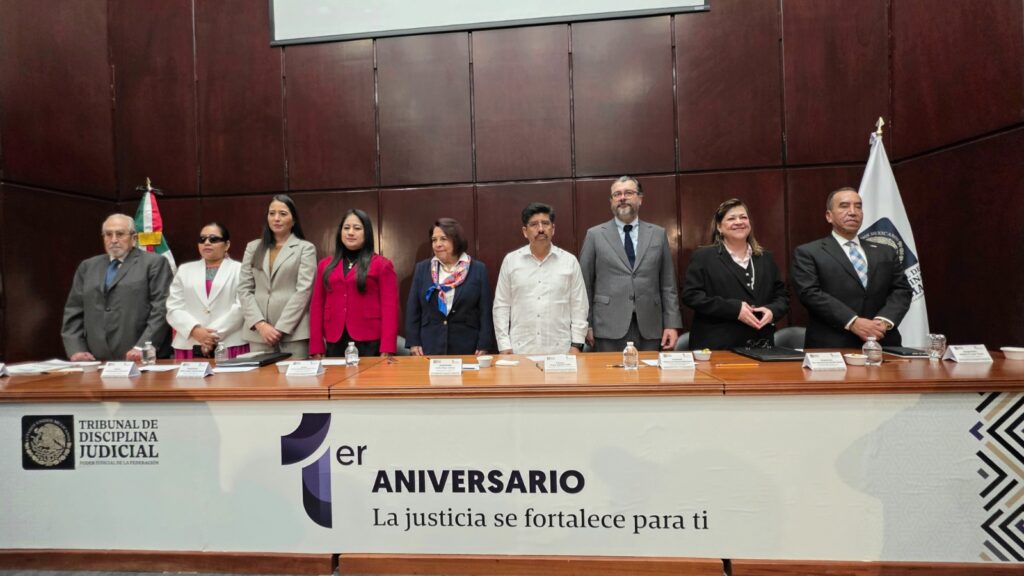 Integrantes del Tribunal de Disciplina Judicial durante la presentación de resultados de su primer año de labores